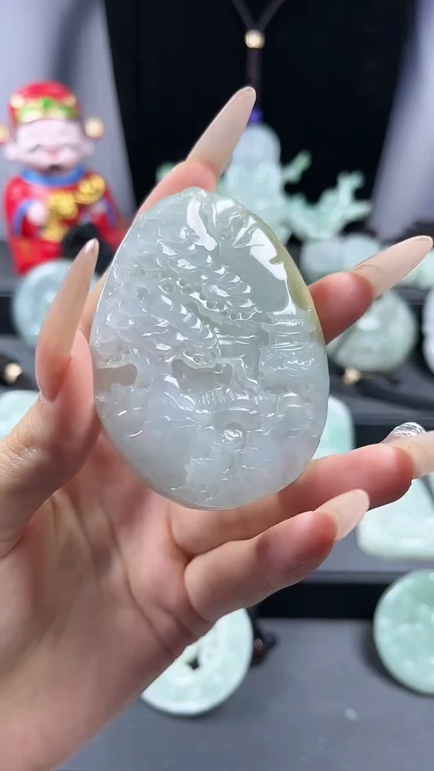 【闪购商品】翡翠颈饰未镶嵌山水大牌