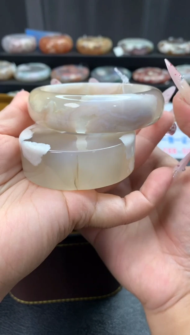 未镶嵌手镯石英质玉（61圈口）赠送镯心