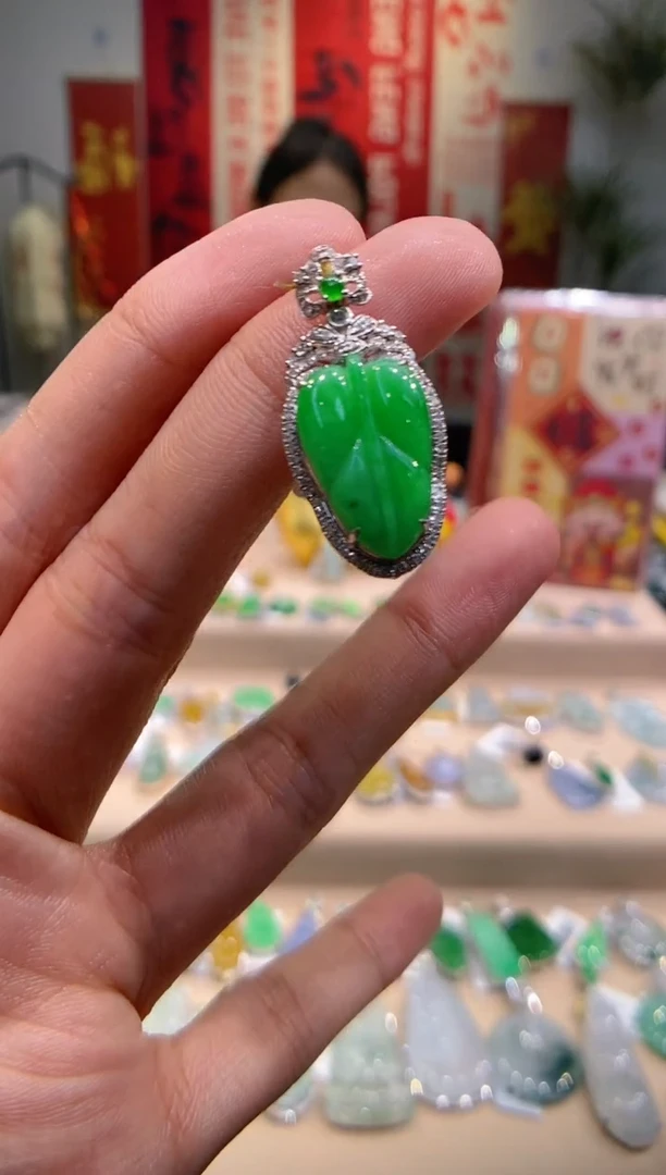 【闪购商品】翡翠吊坠(不含链)18K金镶嵌叶子