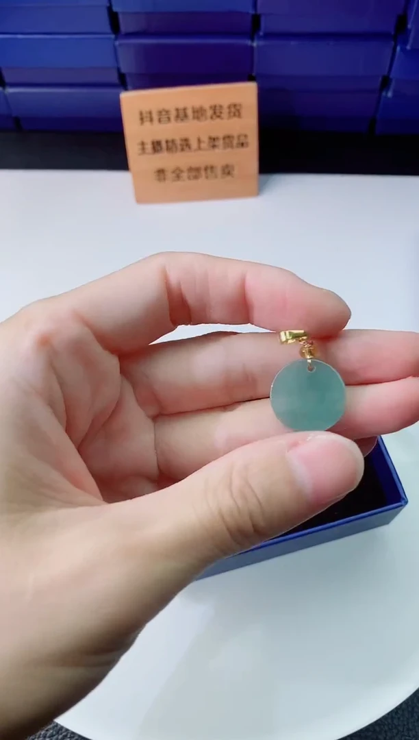 翡翠未镶嵌颈饰  ·