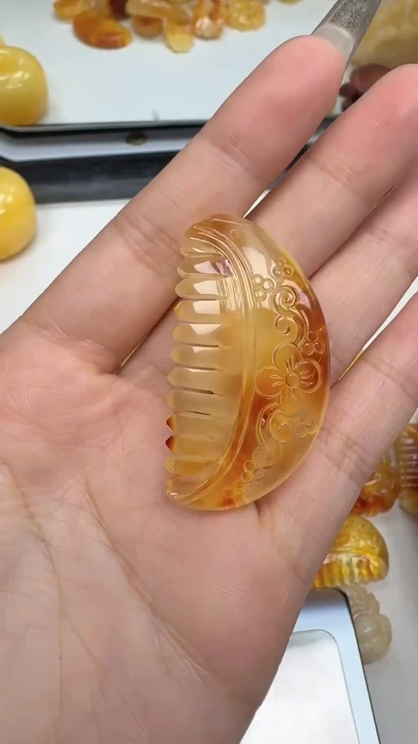 裸石琥珀未镶嵌如图