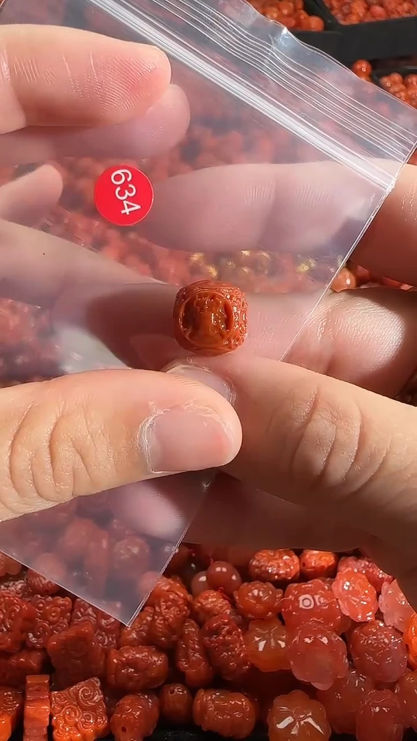 颈饰未镶嵌南红玛瑙1