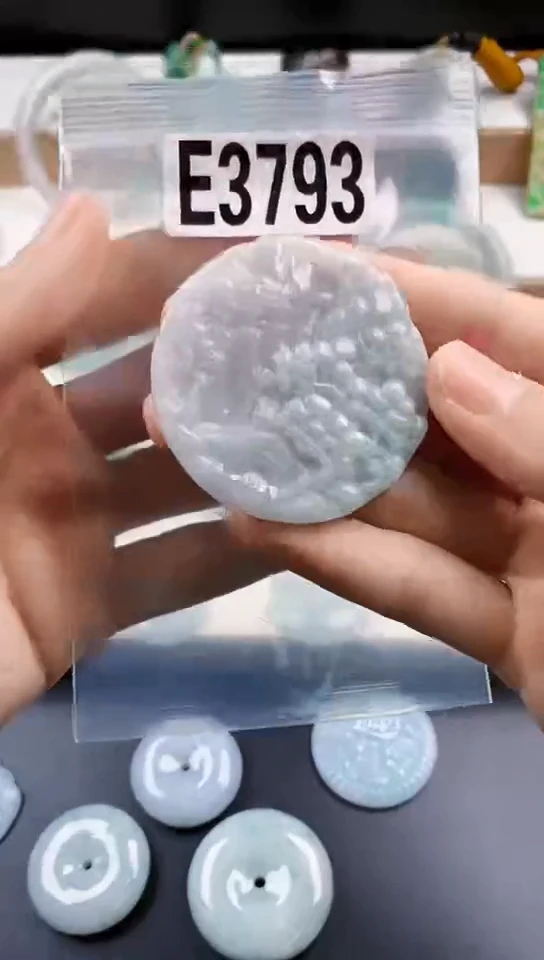 颈饰未镶嵌翡翠天然翡翠吊坠挂件
