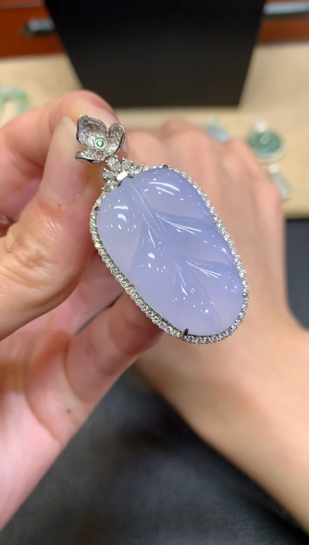 【闪购商品】翡翠颈饰18K金镶嵌叶子【无服务费】