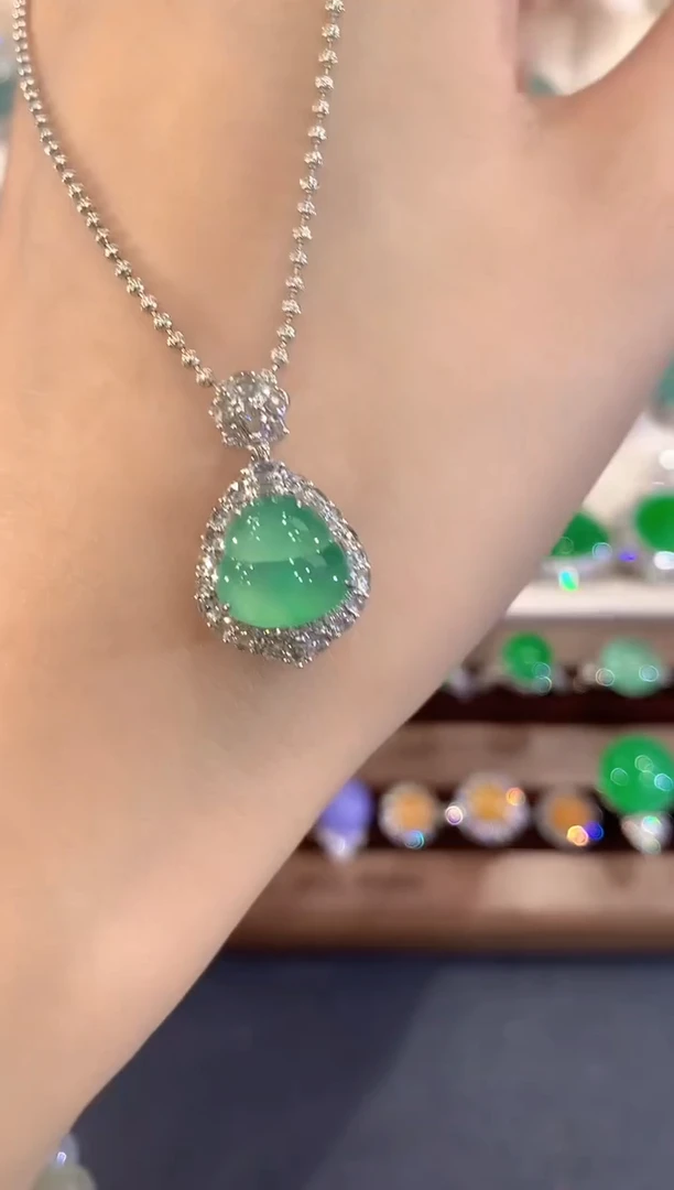 吊坠(不含链)18K金镶嵌翡翠e55