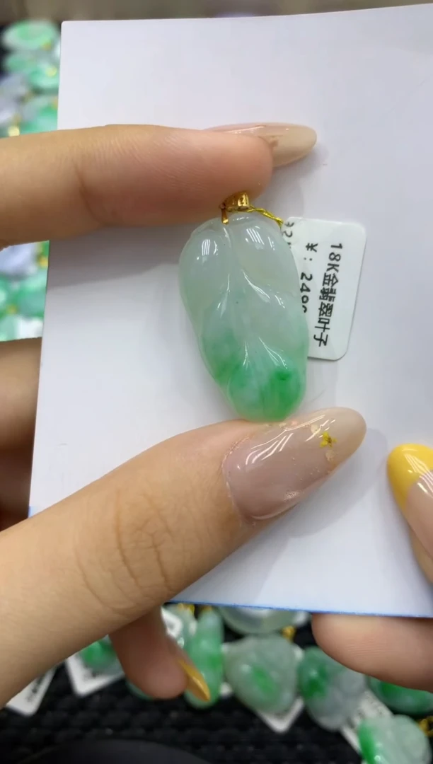 颈饰18K金镶嵌翡翠天然缅甸翡翠A货