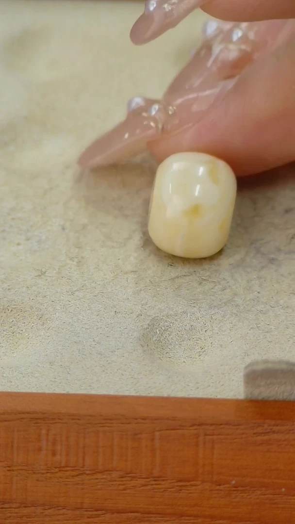 【闪购商品】蜜蜡裸石未镶嵌俄料微瑕12.9*9.9mm1.083克