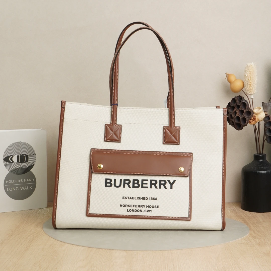 95新 BURBERRY/博柏利 托特购物袋中号白色/棕色帆布/DS047952
