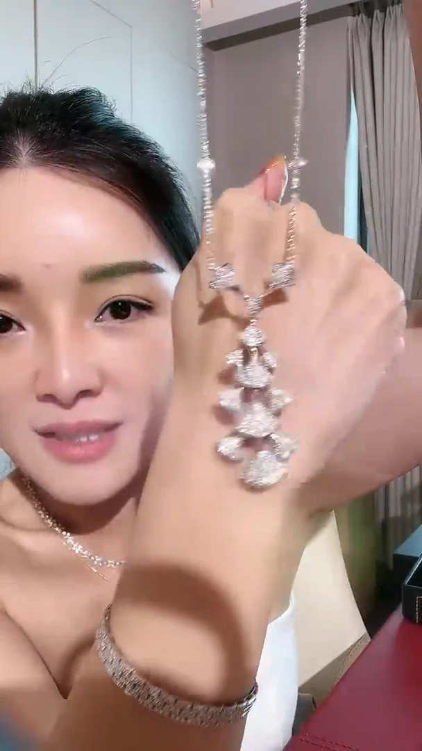 项链18K金镶嵌钻石钻石项链