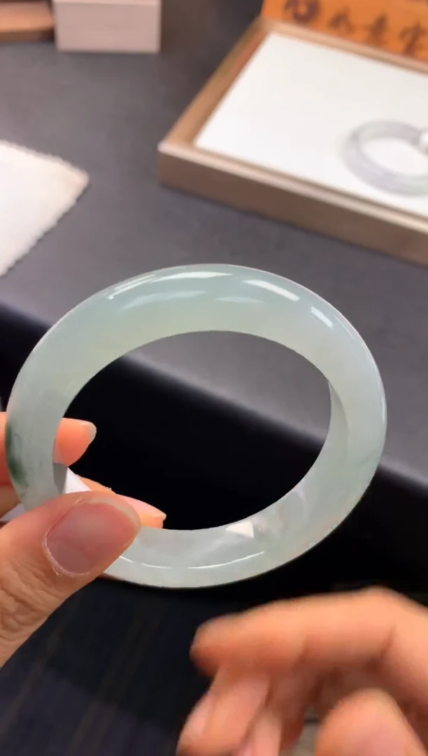 未镶嵌手镯翡翠