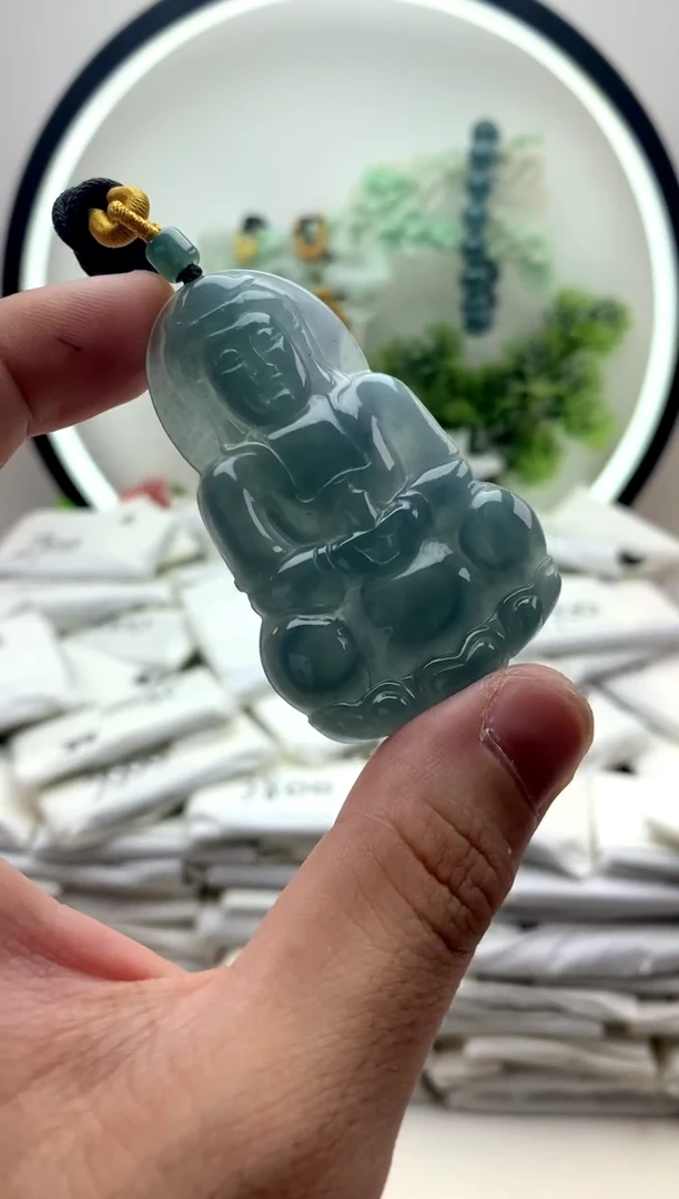 颈饰未镶嵌翡翠观音