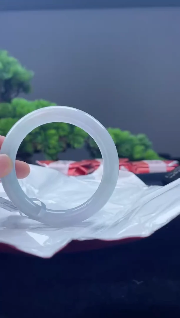 翡翠手镯未镶嵌手镯4