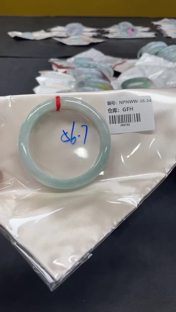 未镶嵌手镯翡翠翡翠手镯