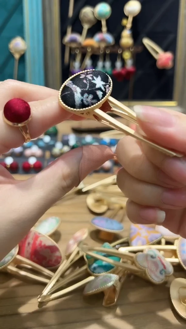 【闪购商品】【一物一拍车】黑色芙蓉锦鸡椭圆发夹