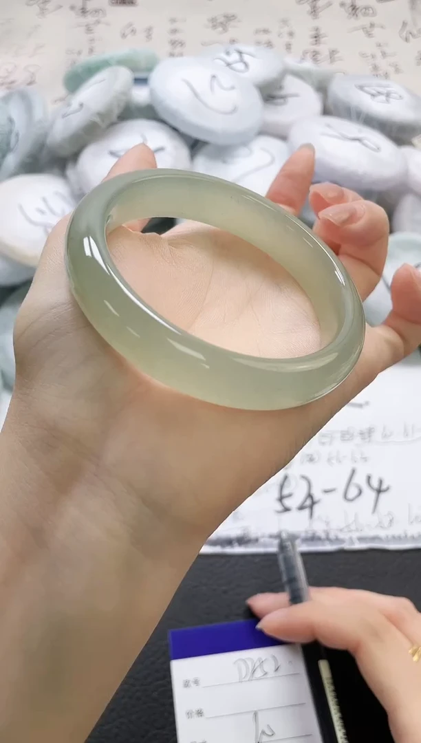 未镶嵌手镯石英质玉252-60