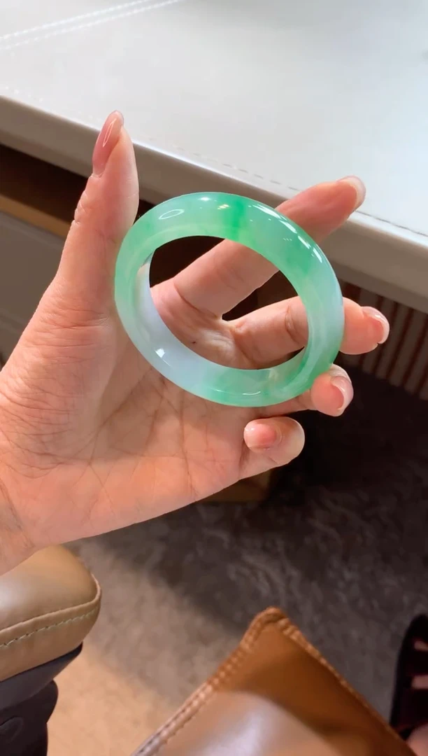 翡翠手镯未镶嵌【7号】飘阳绿正圈