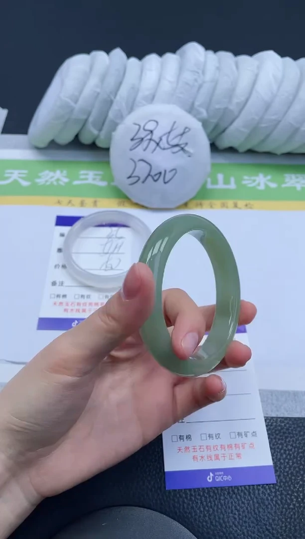 【闪购商品】石英质玉手镯未镶嵌A36-60+