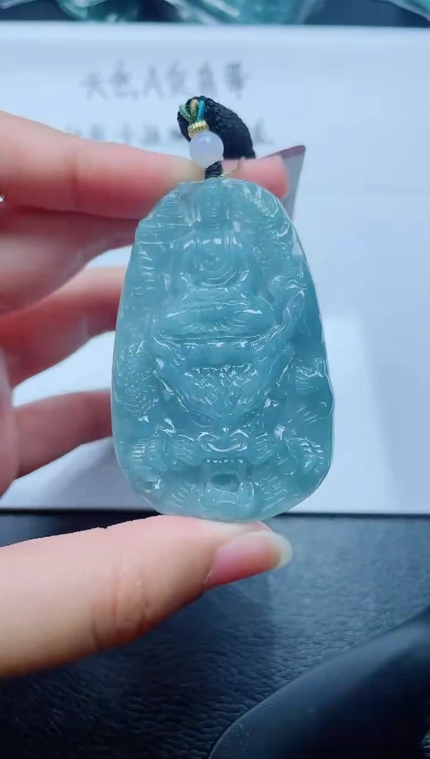 翡翠未镶嵌颈饰