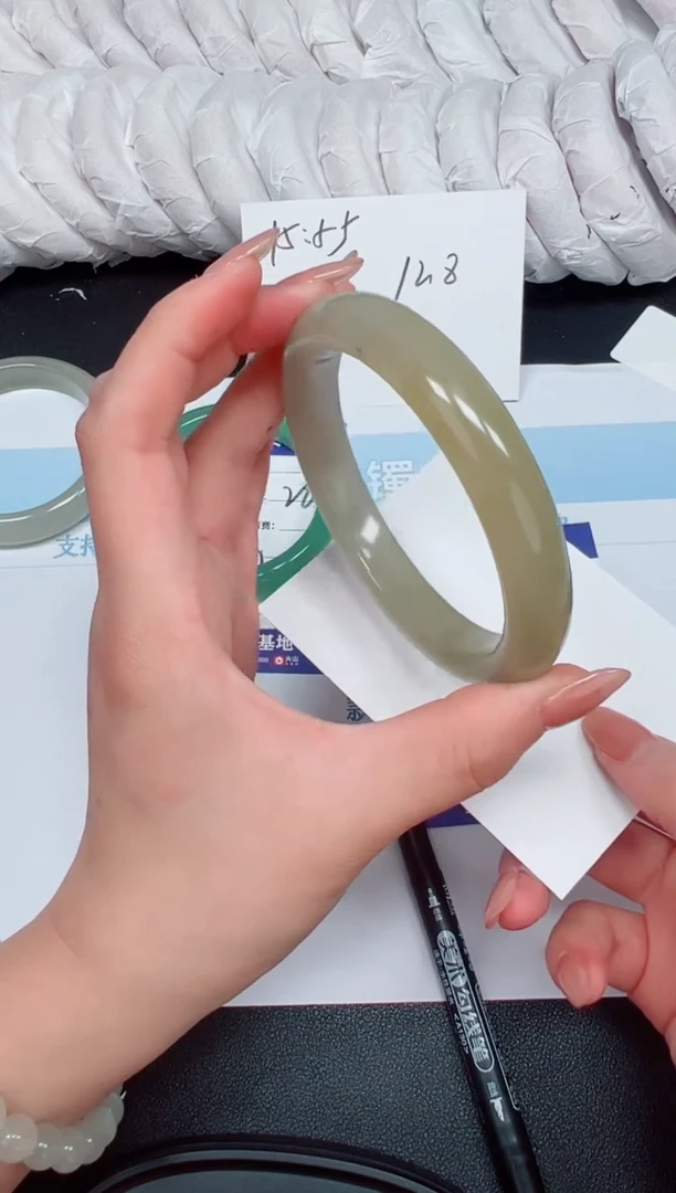 未镶嵌手镯石英质玉185-65.2