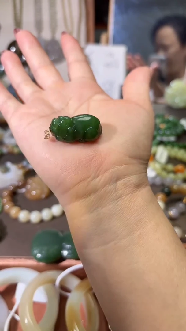颈饰18K金镶嵌和田玉（碧玉）1