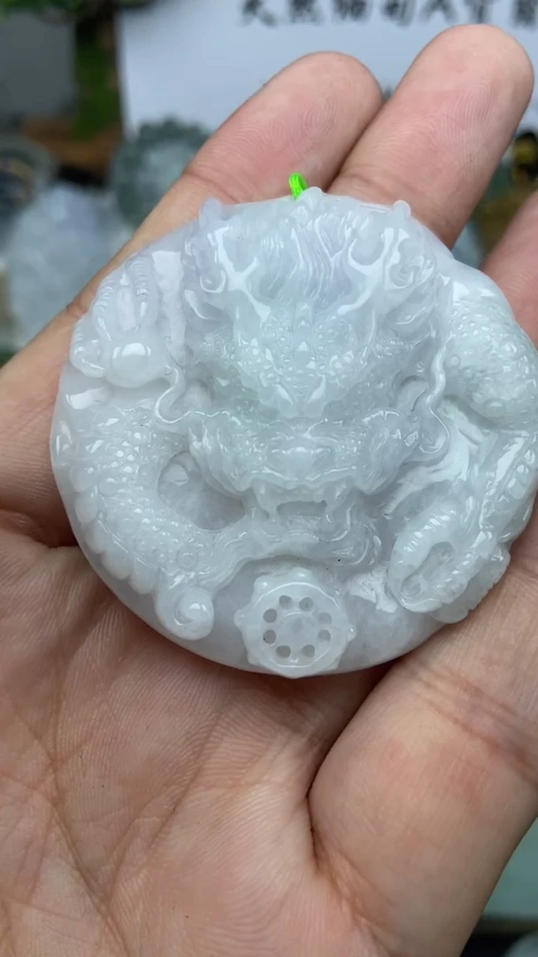 翡翠未镶嵌颈饰龙牌