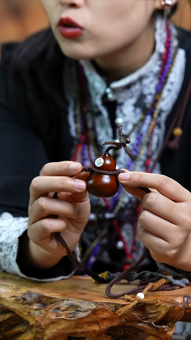 【闪购商品】118—光岳葫脖挂车挂天然大漆手捻小葫芦