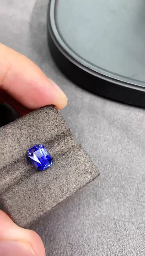 裸石蓝宝石s-24 2.3ct 吉尔得