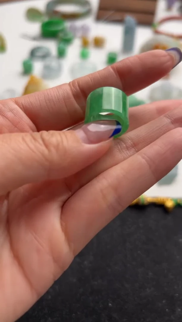 定制翡翠未镶嵌绿桶珠2500+250