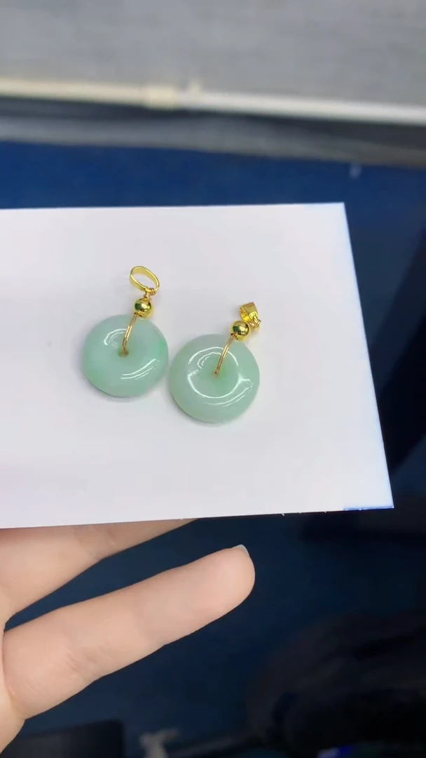 翡翠未镶嵌颈饰多样性发其一