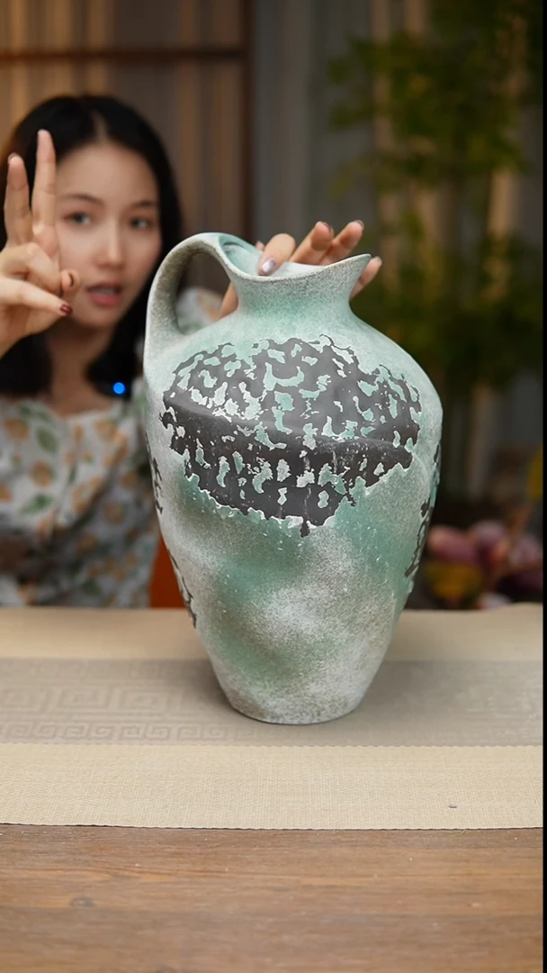 异形花器复古绿奶壶