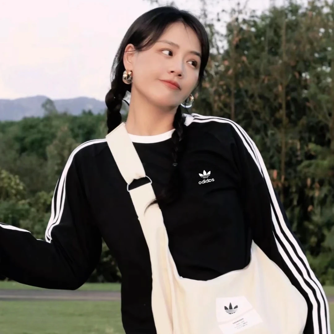 【商场撤柜.】Jennie同款长袖卫衣 春秋季刺绣 情侣款打底棉T