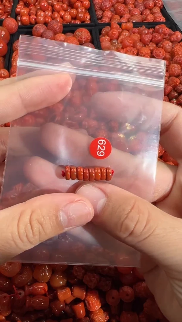 南红玛瑙未镶嵌颈饰1