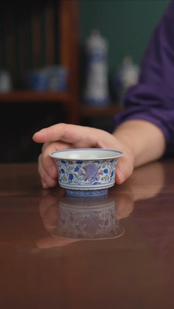 空山明月 新斗彩 缠枝牡丹