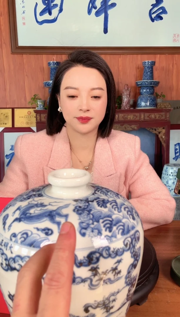 摆件陶景德镇精美青花人物梅瓶