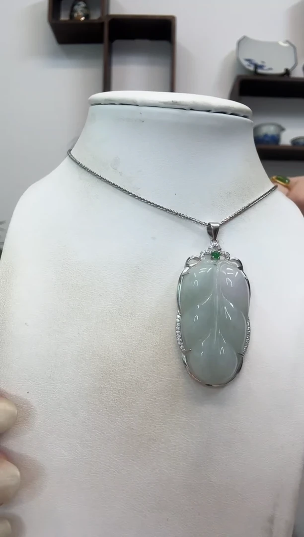 吊坠(赠链)银S925镶嵌翡翠叶子