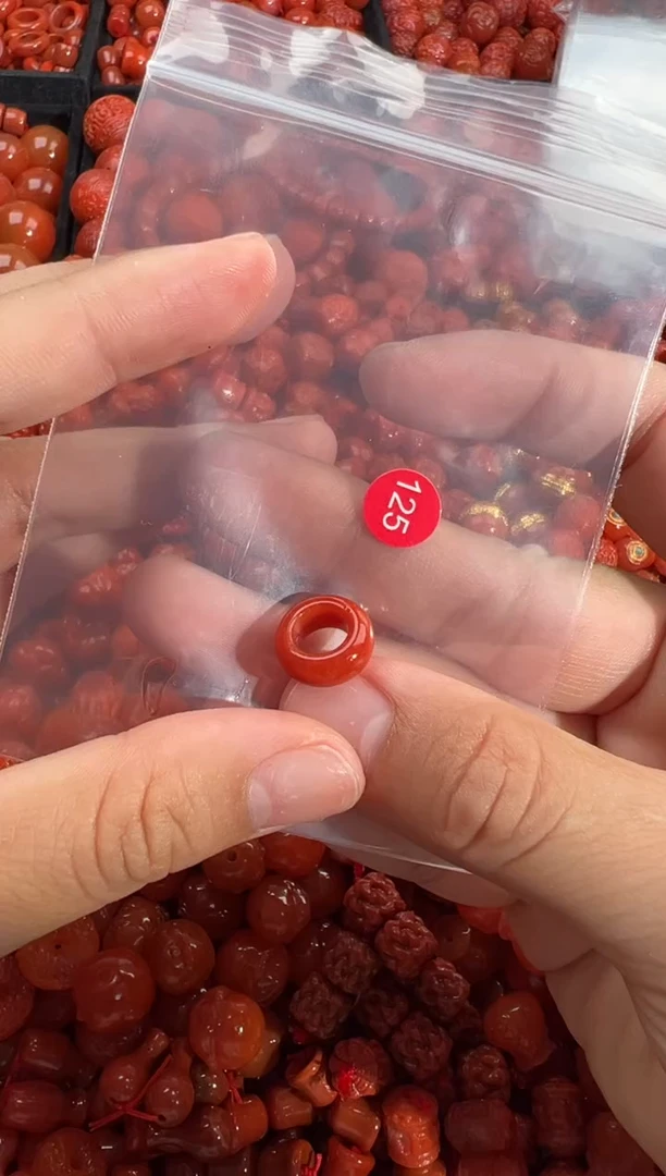 南红玛瑙未镶嵌颈饰1