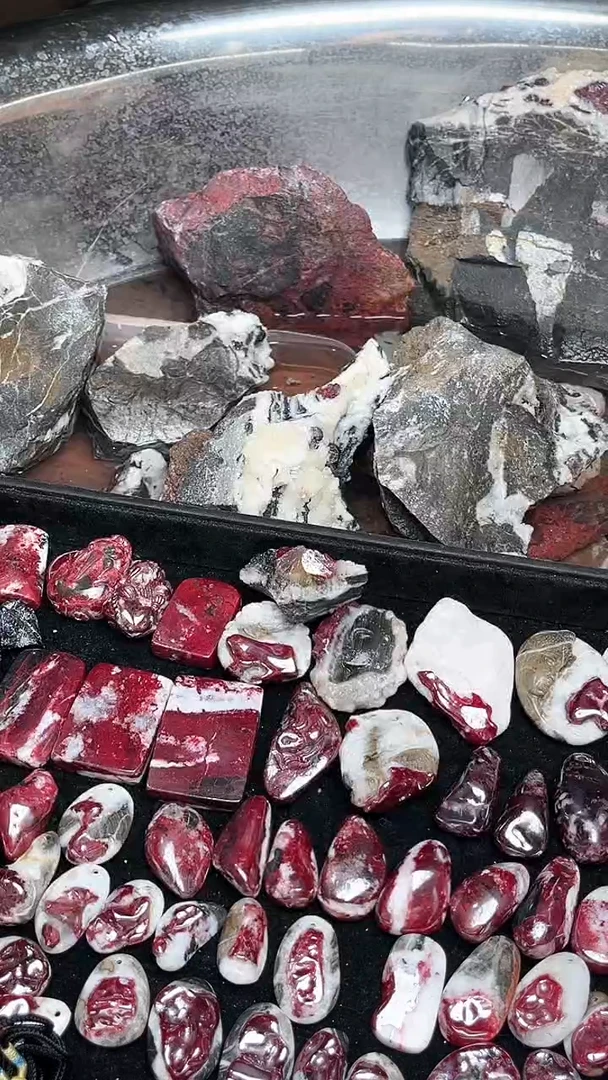 天然辰砂天然朱砂原矿摆件
