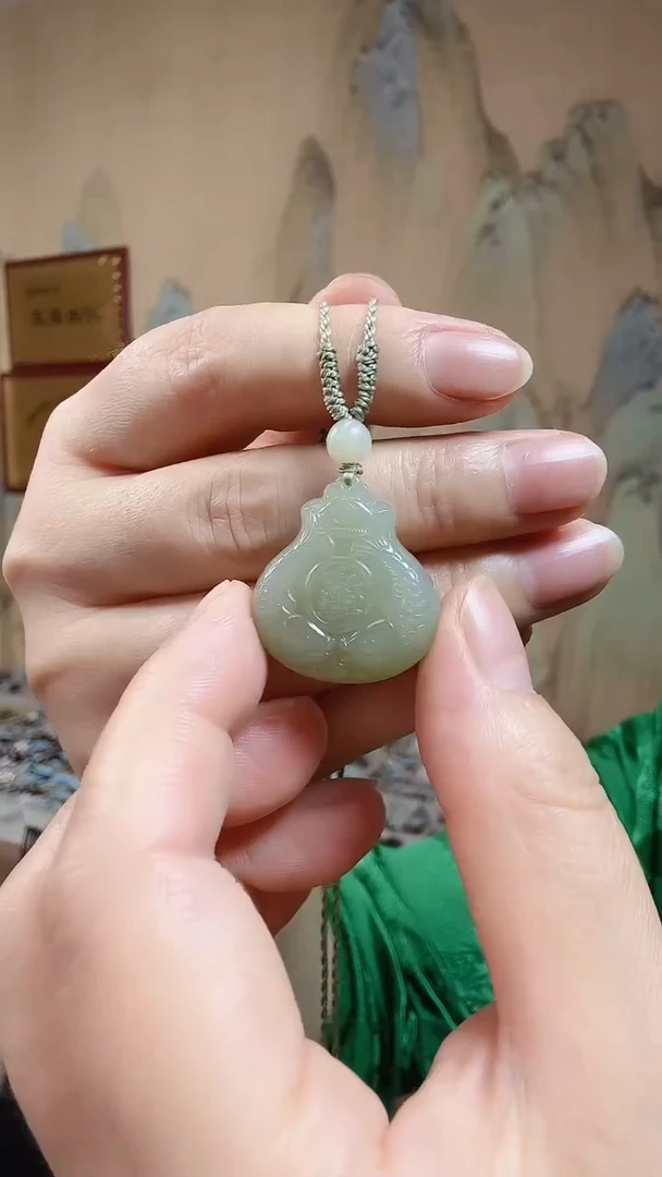 和田玉未镶嵌颈饰.