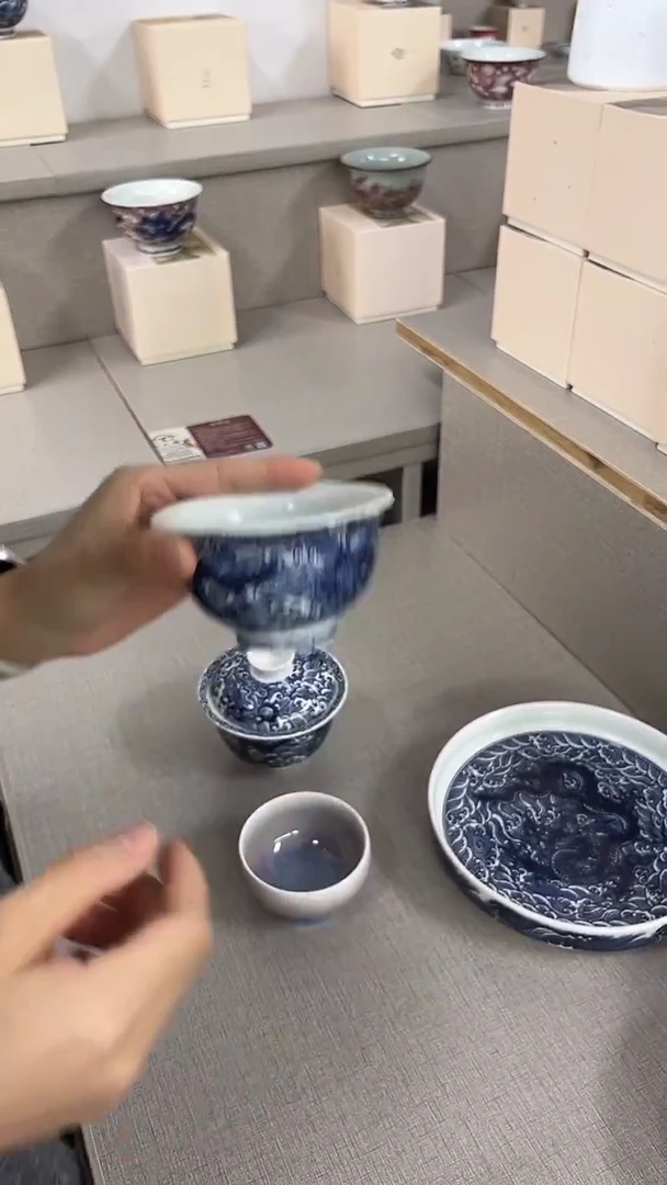 景德镇高温瓷蓝龙压手