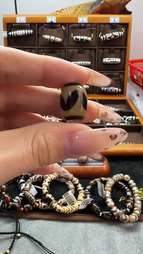 玛瑙/玉髓（覆膜）颈饰未镶嵌203.（微瑕）