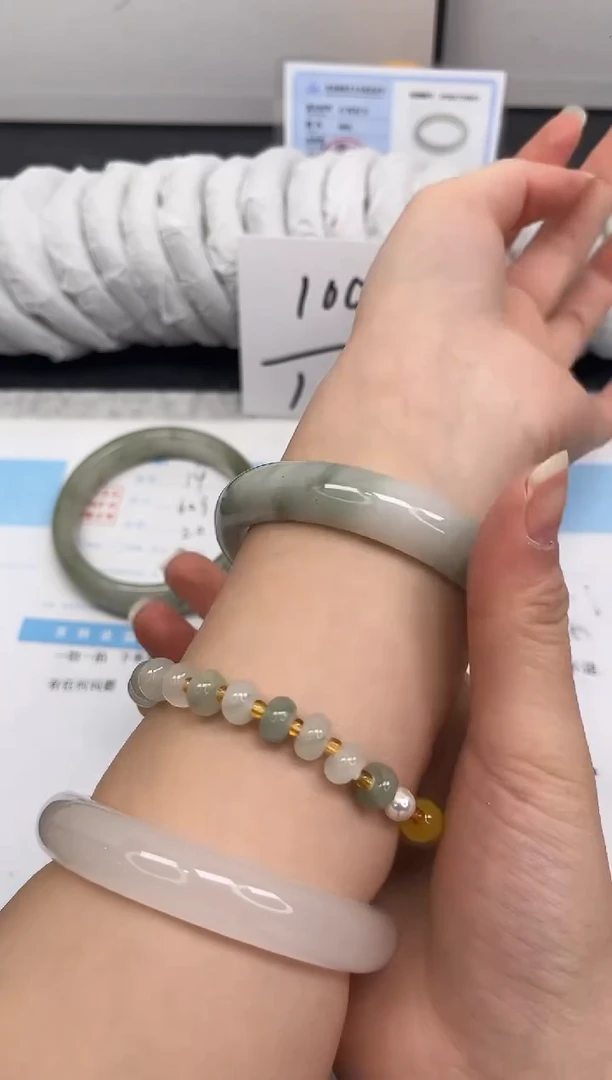 未镶嵌手镯石英质玉15