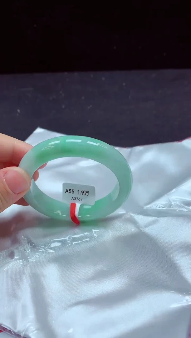 【闪购商品】翡翠手镯未镶嵌镯子55+
