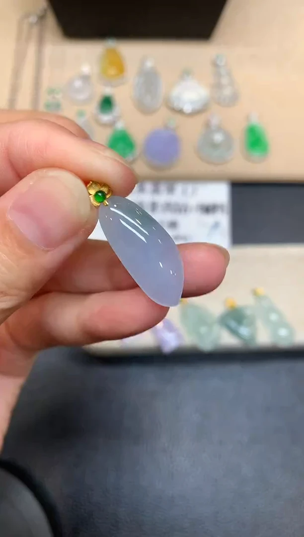 颈饰18K金镶嵌翡翠福瓜【无服务费