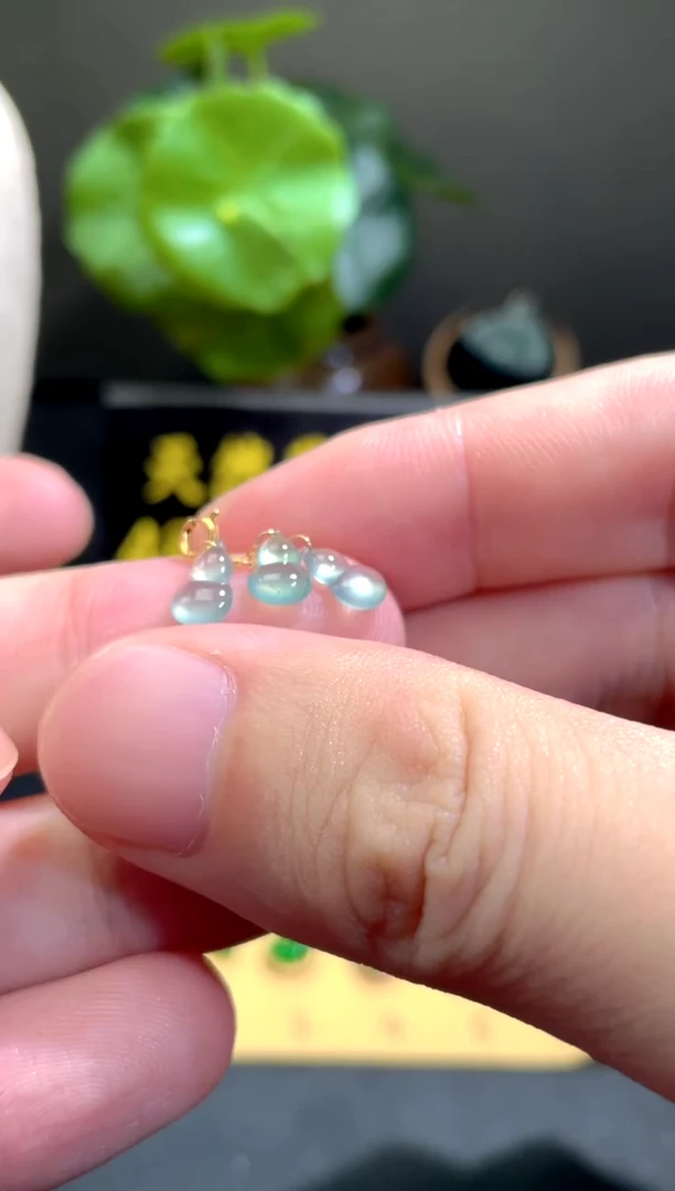 颈饰18K金镶嵌翡翠翡翠A货