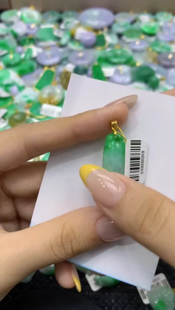颈饰未镶嵌翡翠天然缅甸翡翠A货