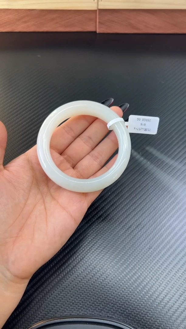 未镶嵌手镯和田玉黑山微色差 56+s