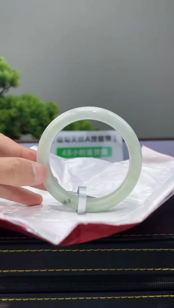 【闪购商品】翡翠手镯未镶嵌手镯12