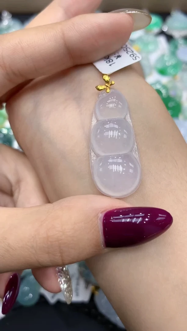 翡翠18K金镶嵌颈饰111111111111