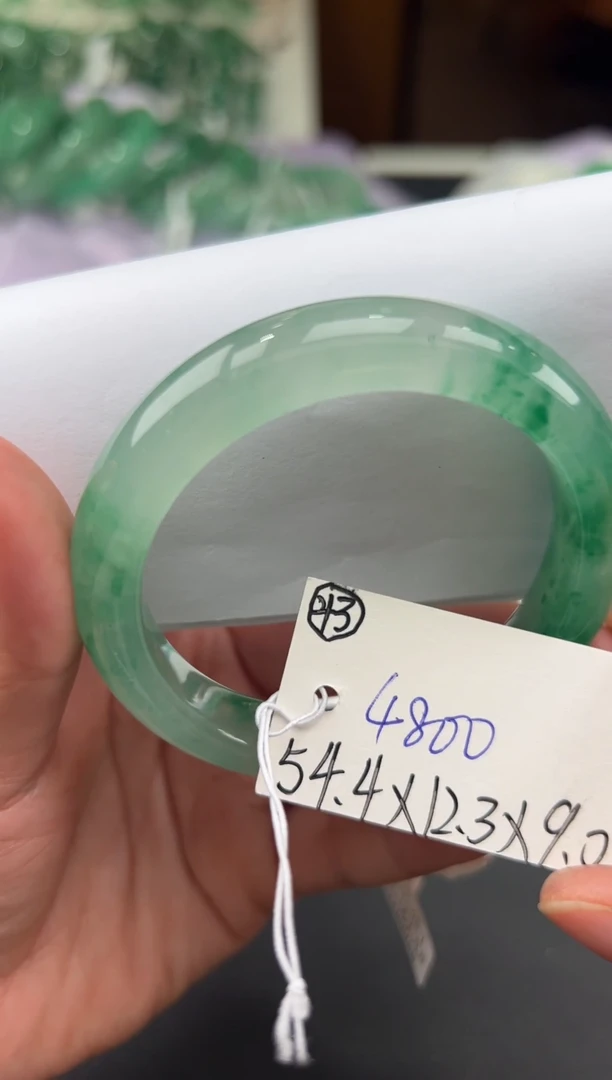 【闪购商品】石英质玉手镯未镶嵌非洲翠拍下联系小耳机看购买须知！