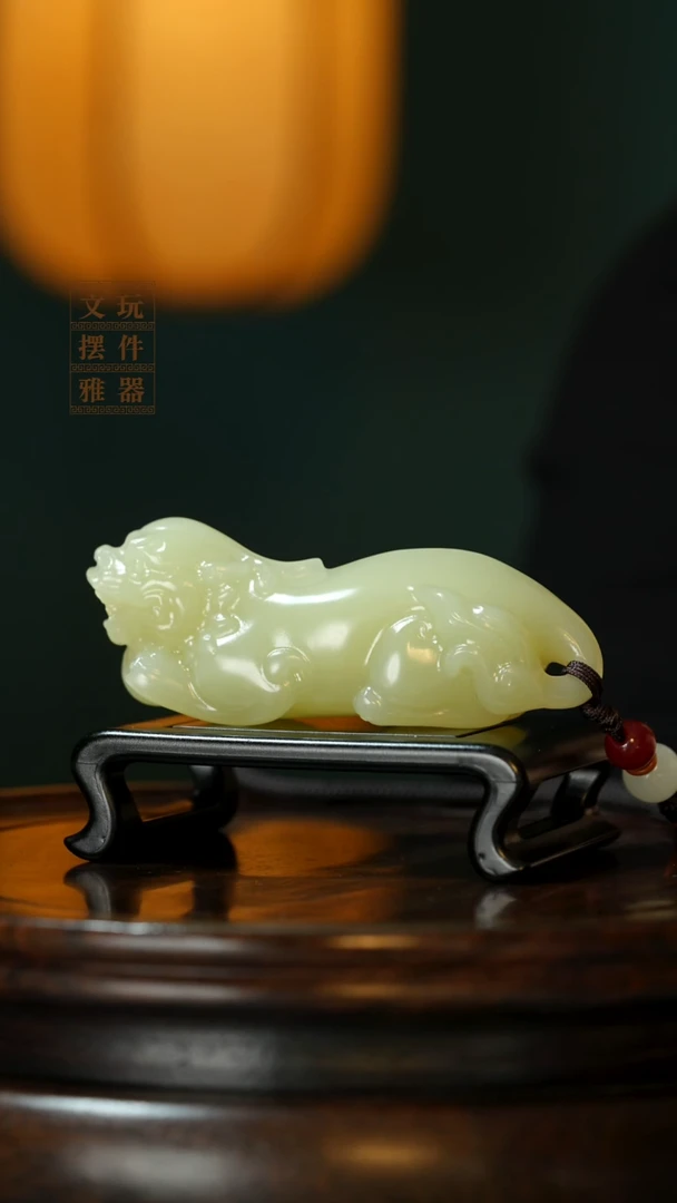 玉《祥瑞貔貅》手把件摆件